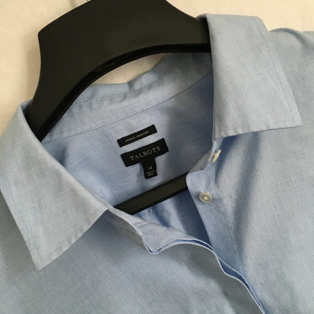 TALBOTS 14 wrinkle resistant blue button-up cuffed short-sleeve professional